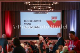 11.06.24 VfB Stuttgart Dunkelroter Tisch