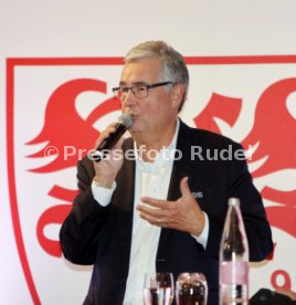 15.10.24 VfB Stuttgart Dunkelroter Tisch