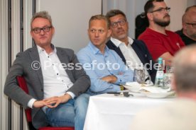 11.06.24 VfB Stuttgart Dunkelroter Tisch