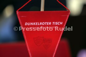 11.06.24 VfB Stuttgart Dunkelroter Tisch